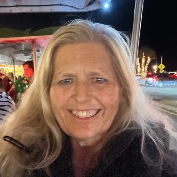 Meet your Posher, Lydia - Picture 2 of 4